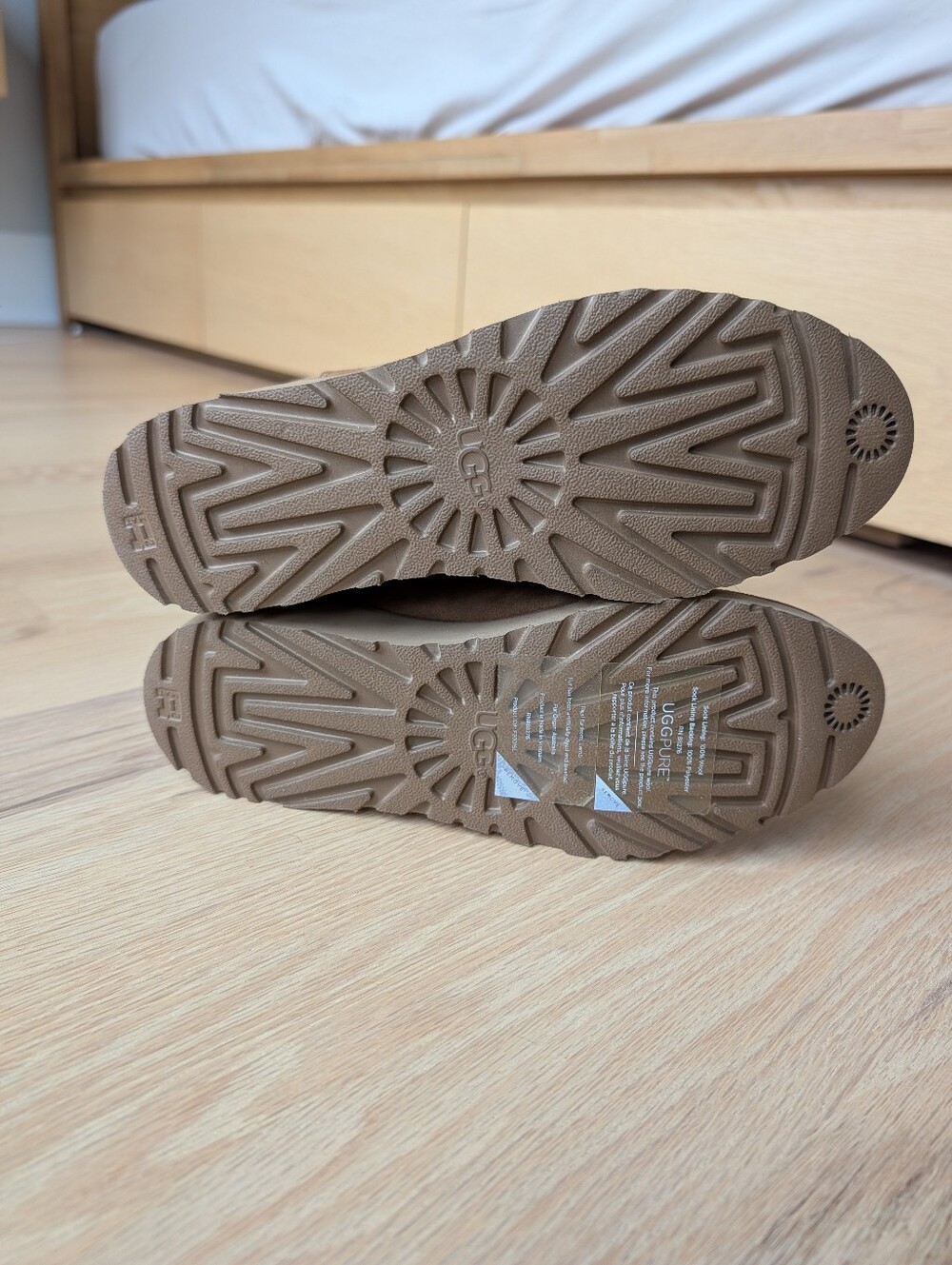 NWT - UGG Kara boots - Size 6 - Picture 5 of 6